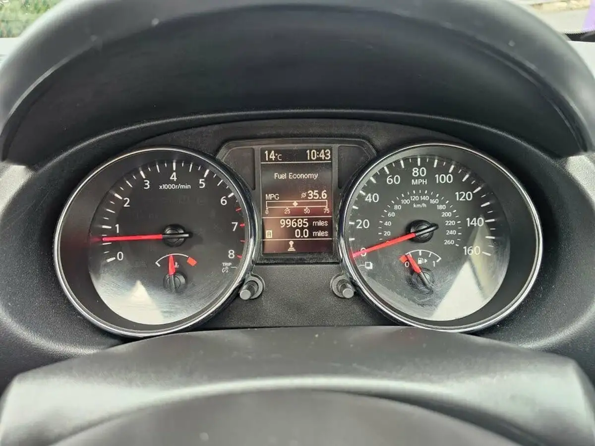 2012-nissan-qashqai-16-acenta-big-31