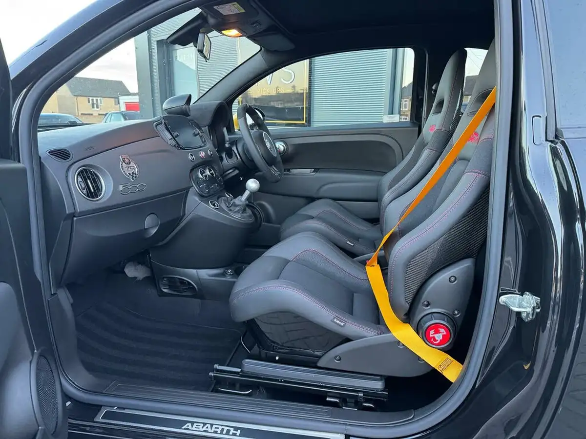 2024-abarth-695c-14-tjet-competizione-big-20