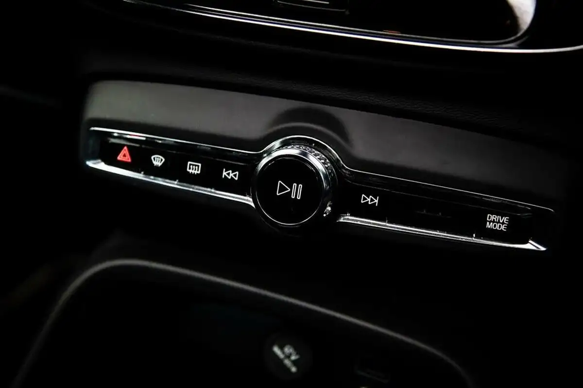 2023-volvo-xc40-15-t5-ultimate-dark-big-14