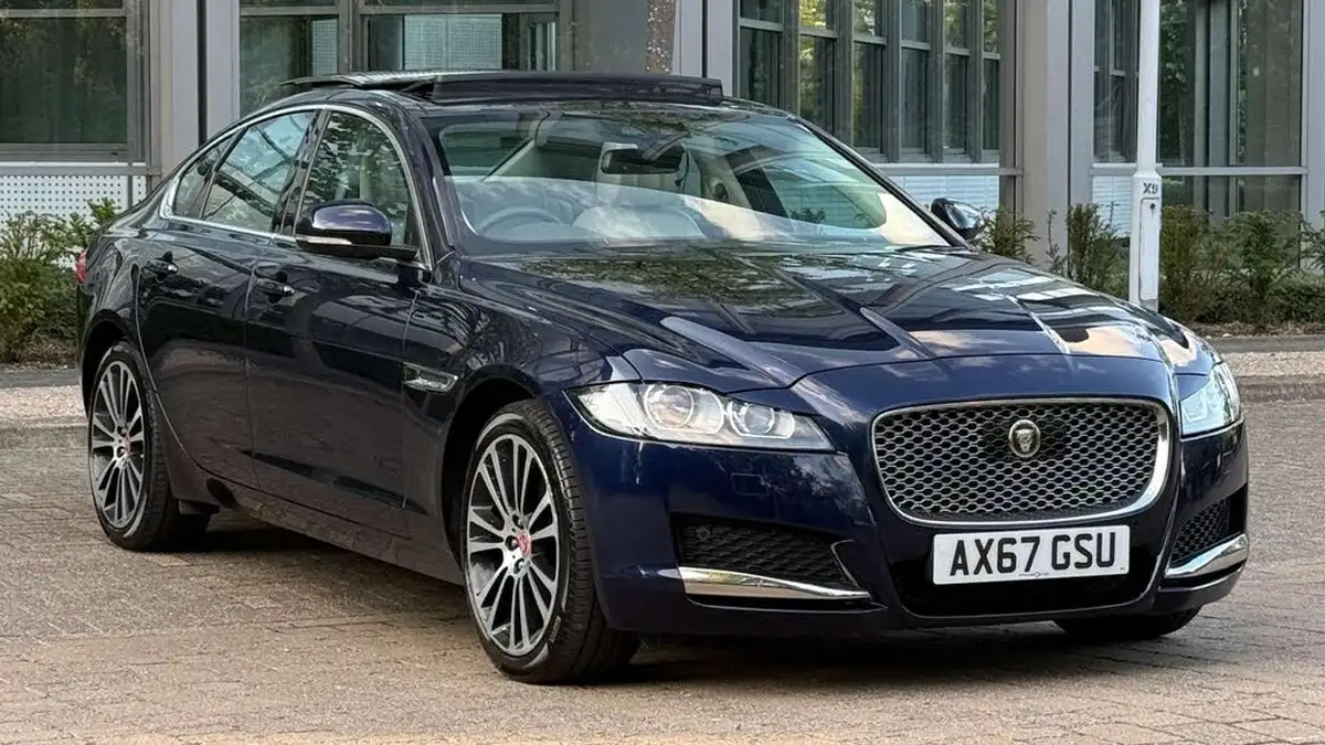 2017-jaguar-xf-20td-portfolio-240ps-awd-saloon-4d-1998cc-auto-big-0