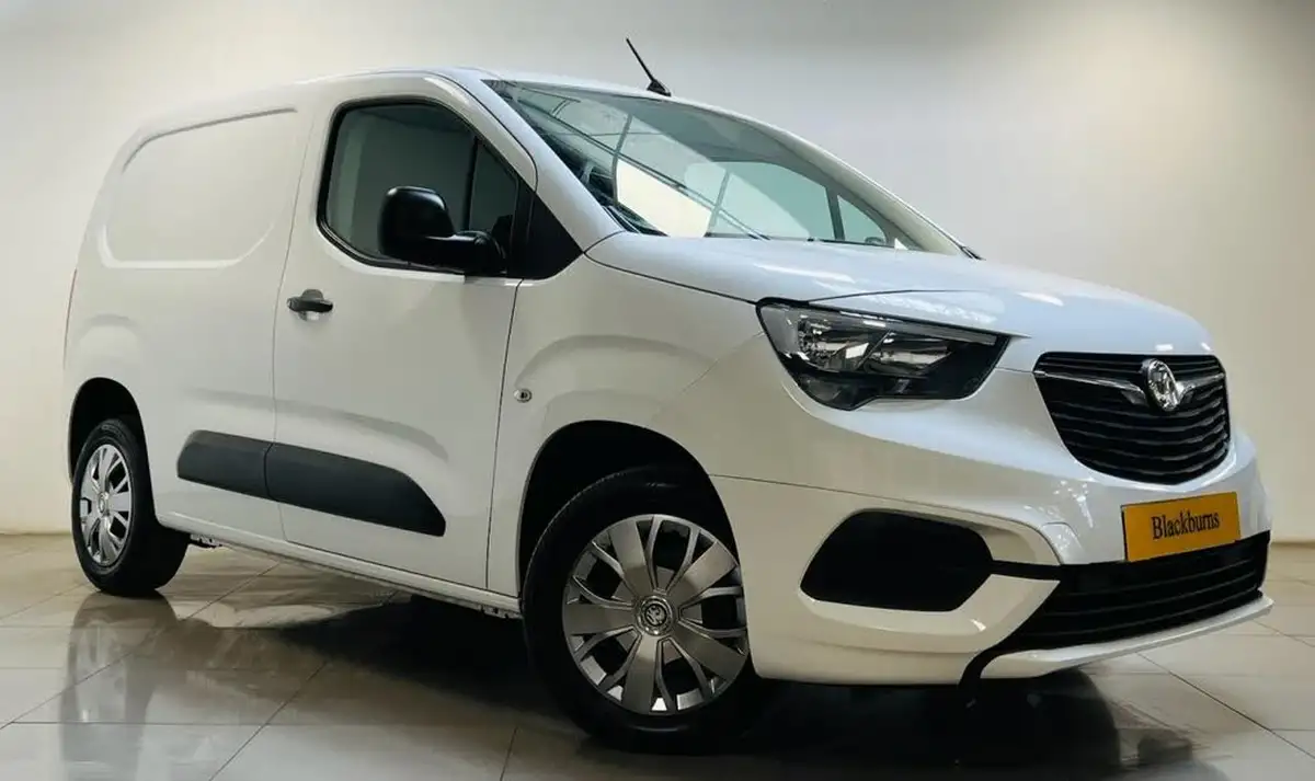 2020-vauxhall-combo-15cdti-sportive-2300-100pseu6dt-l1h1-panel-big-17