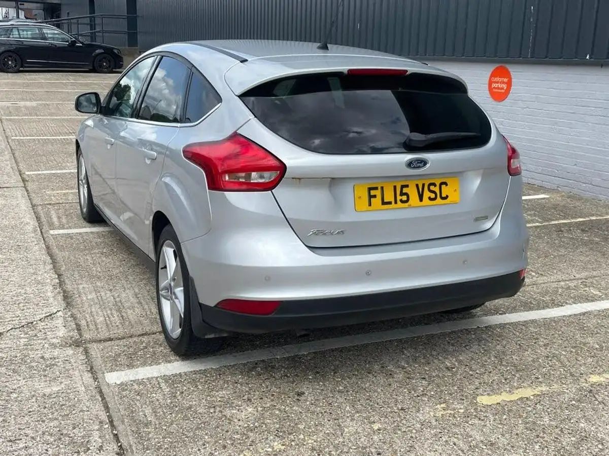 2015-ford-focus-10-zetec-t-125ps-hatchback-big-65