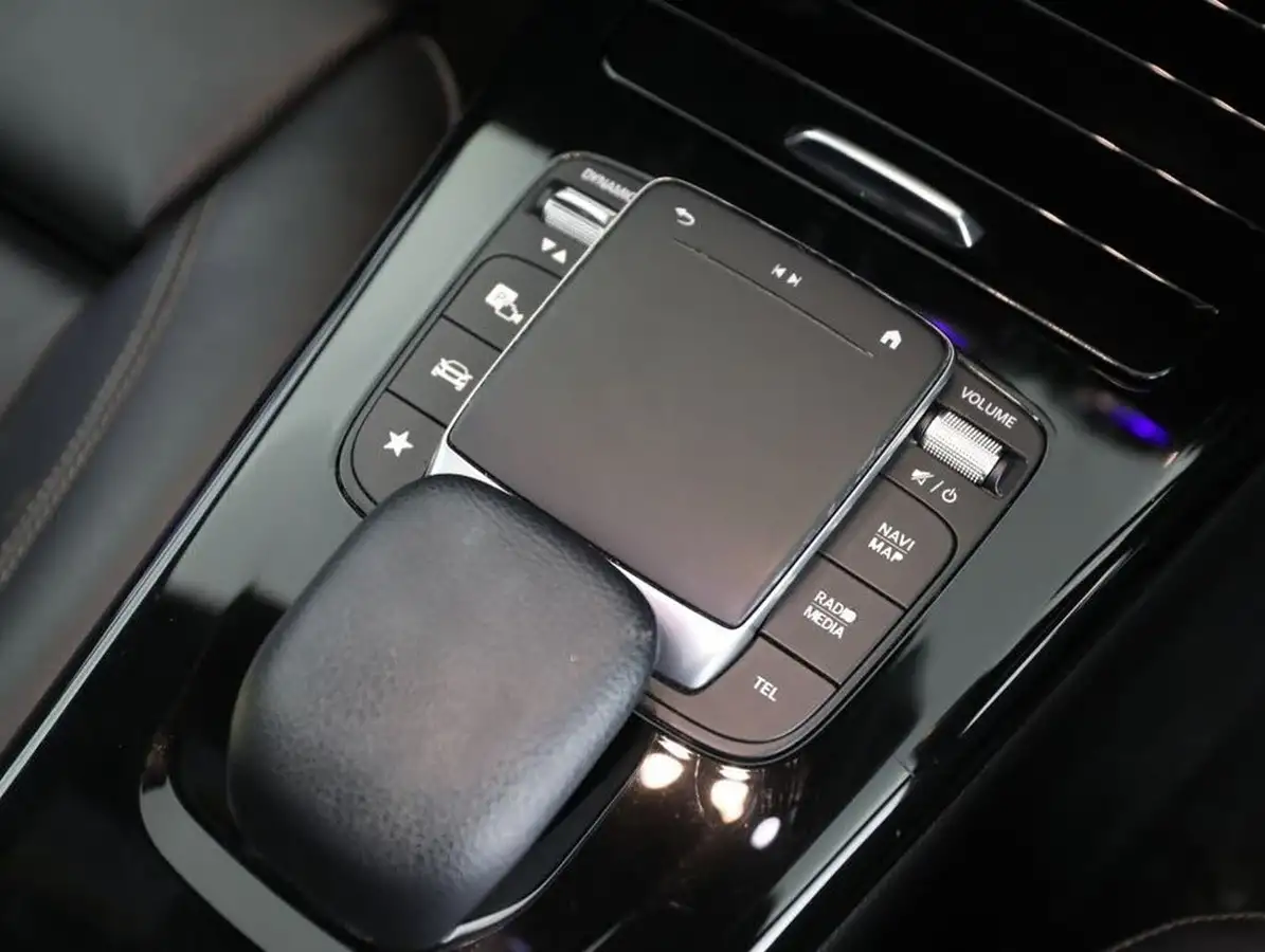 2020-mercedes-benz-cla-13-cla-180-amg-line-premium-plus-coupe-4d-big-28