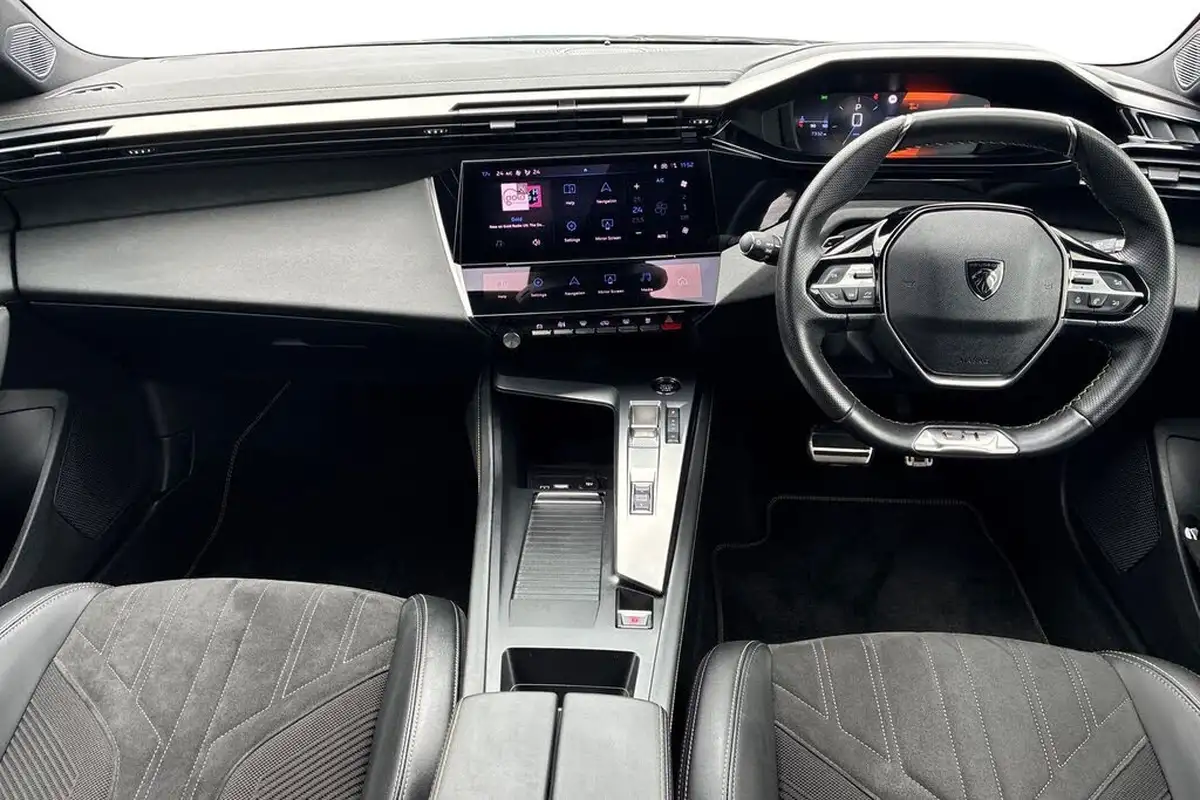 2023-peugeot-308-12-puretech-gt-130ps-ss-eat8-big-10