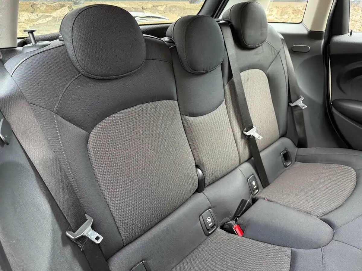 2015-mini-cooper-12-one-ss-5d-big-22