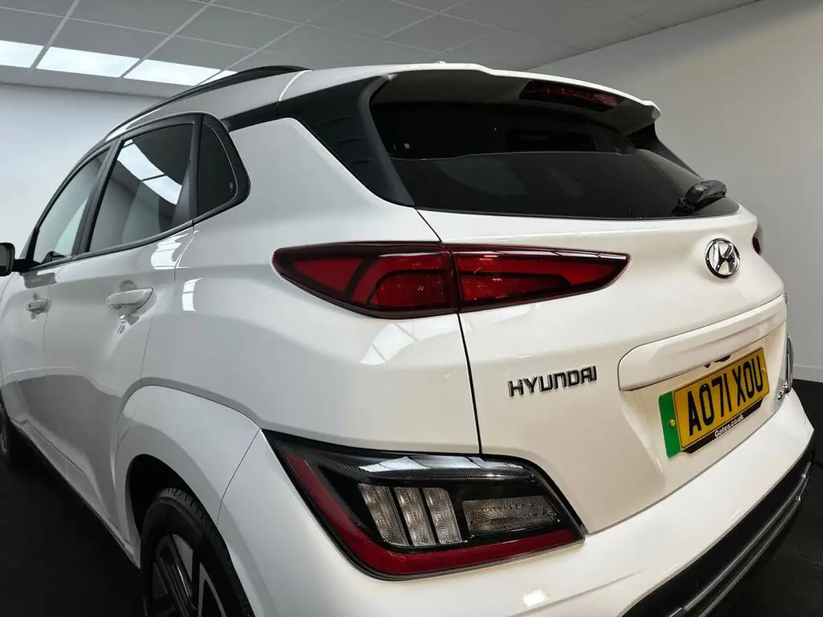 2021-hyundai-kona-e-ultimate-big-32
