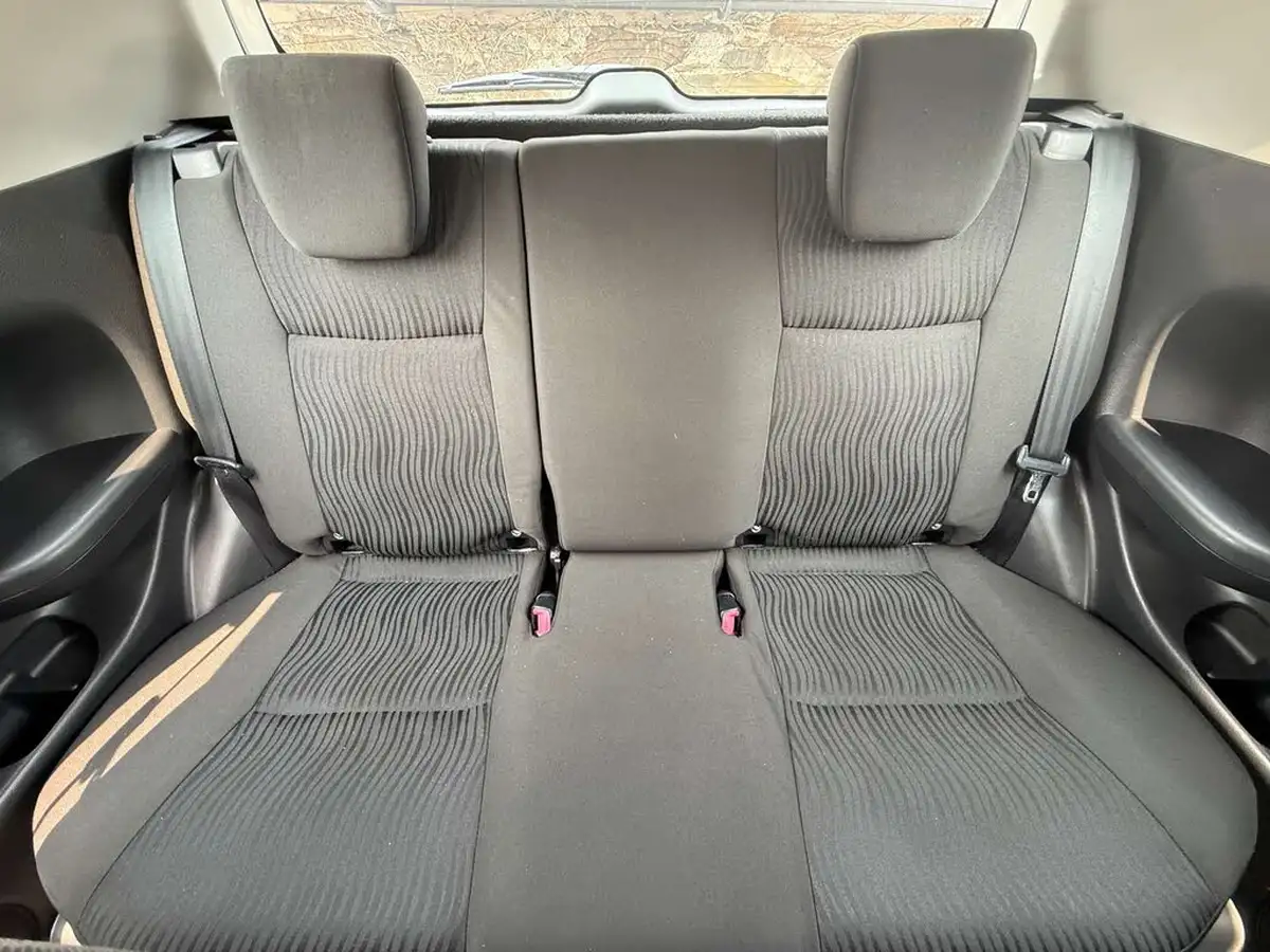 2011-suzuki-swift-12-sz3-3d-big-27
