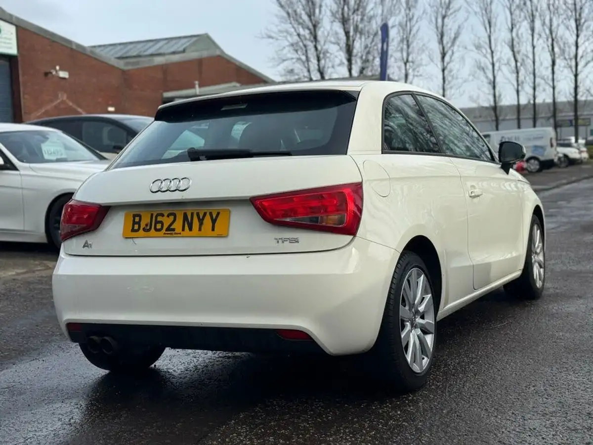 2012-audi-a1-big-4