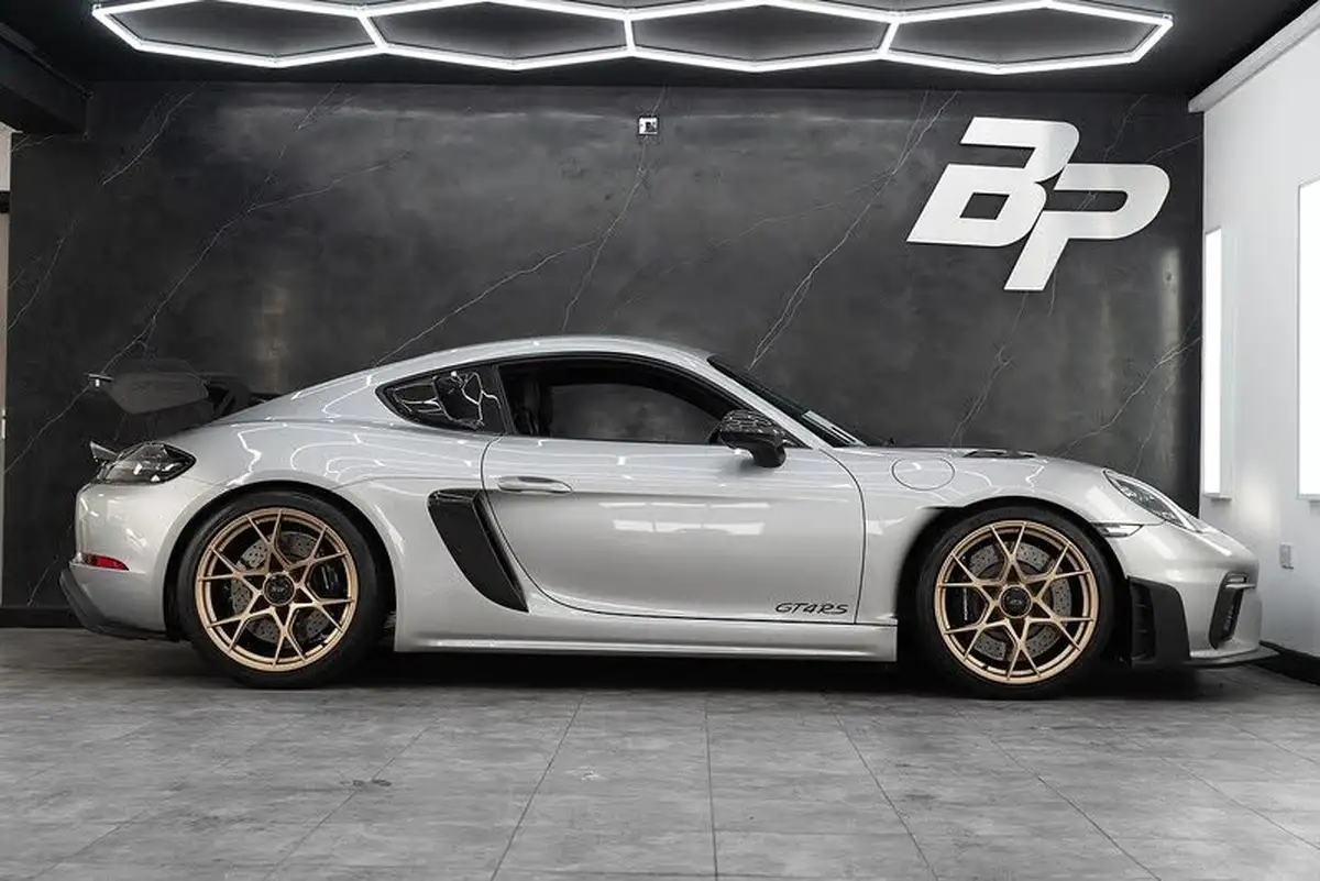 2023-porsche-cayman-718-40-cayman-gt4-rs-big-6
