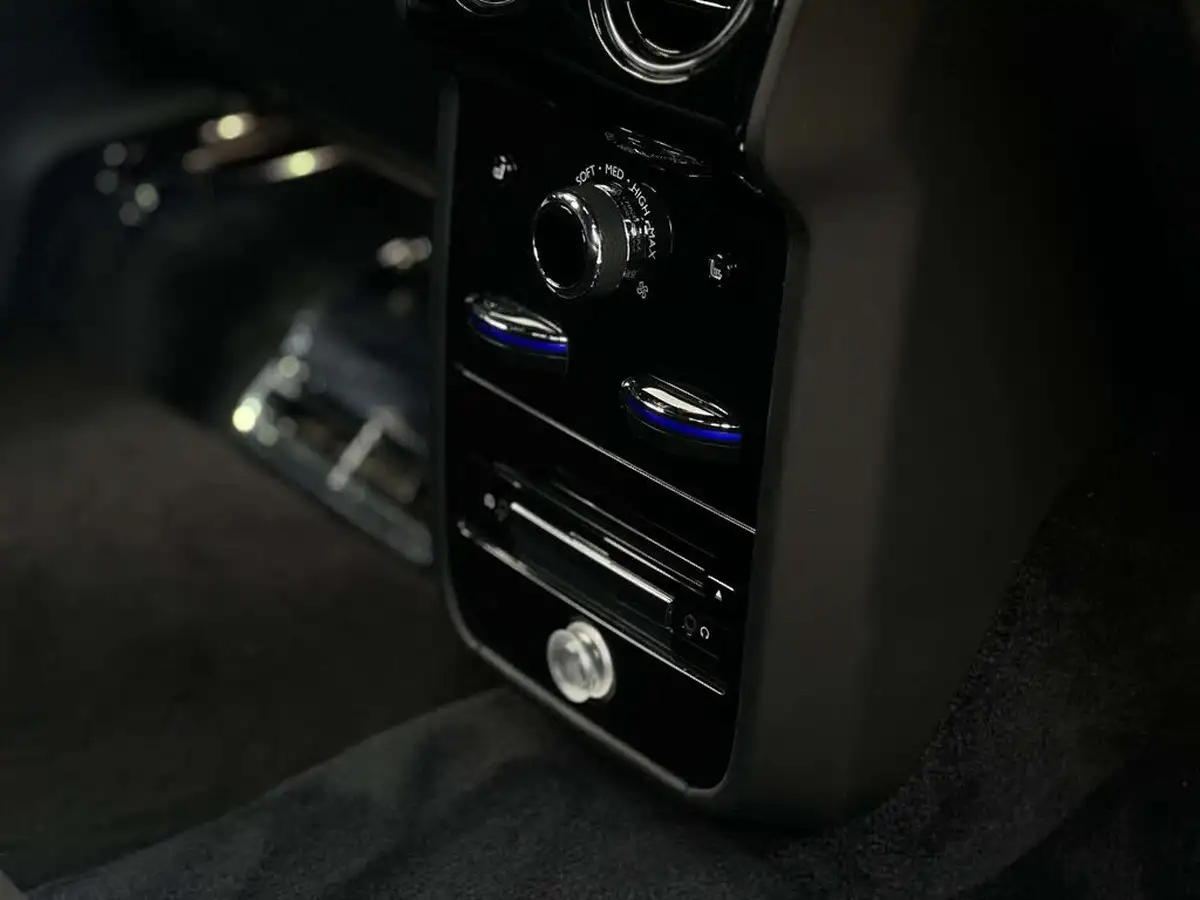 2022-rolls-royce-cullinan-675-big-27