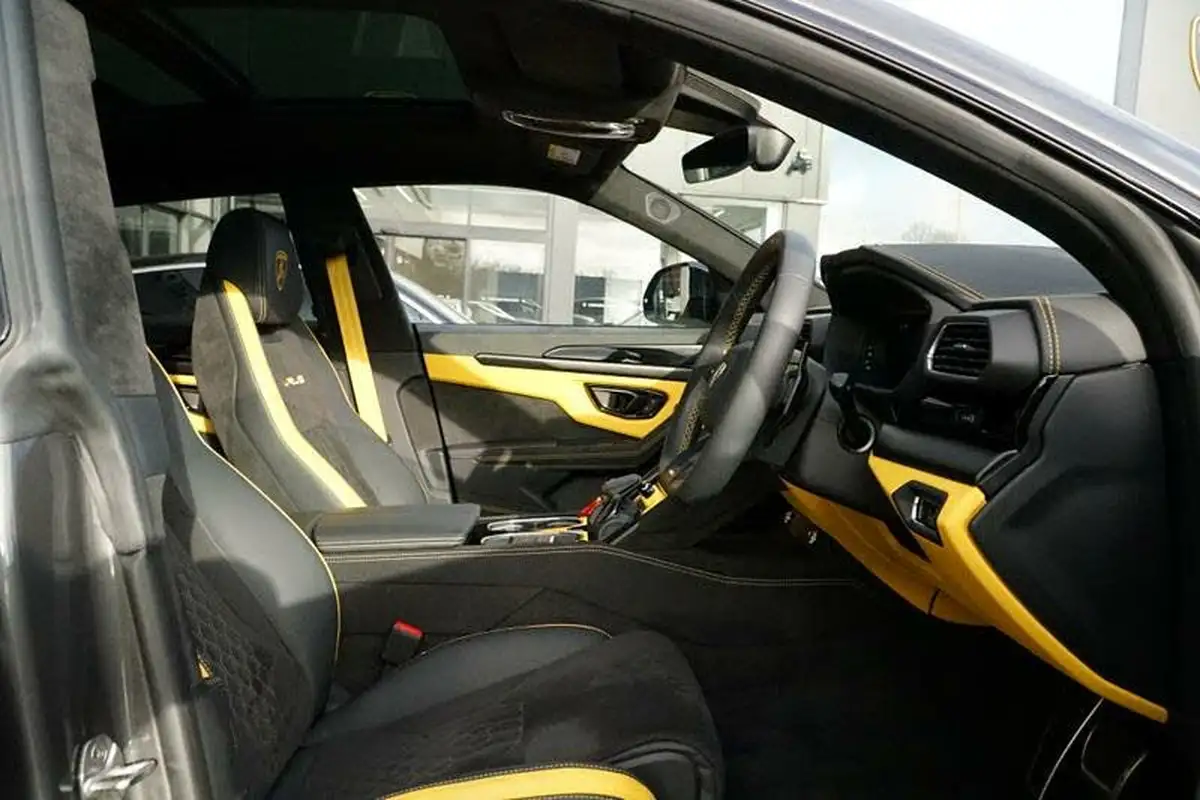 2024-lamborghini-urus-40-no-trim-big-9
