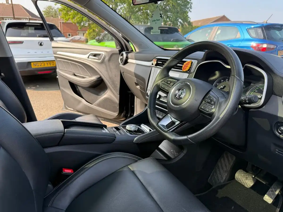 2021-mg-zs-suv-e-exclusive-ev-big-28