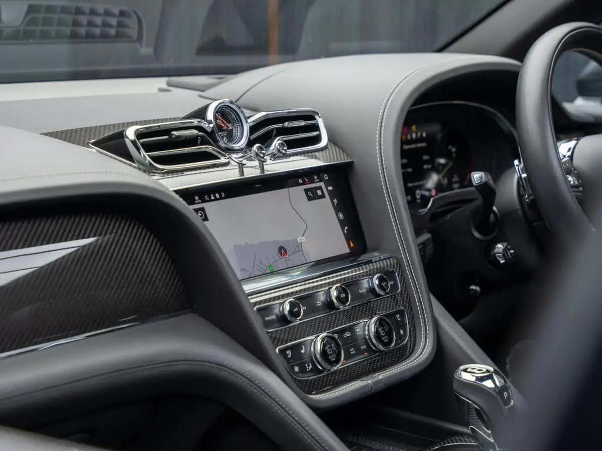 2019-bentley-bentayga-40-v8-big-49