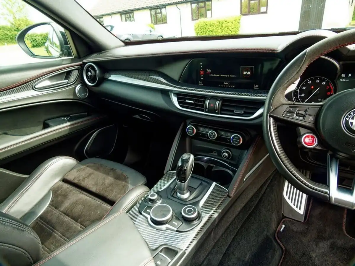 2018-alfa-romeo-stelvio-29-biturbo-quadrifoglio-big-36