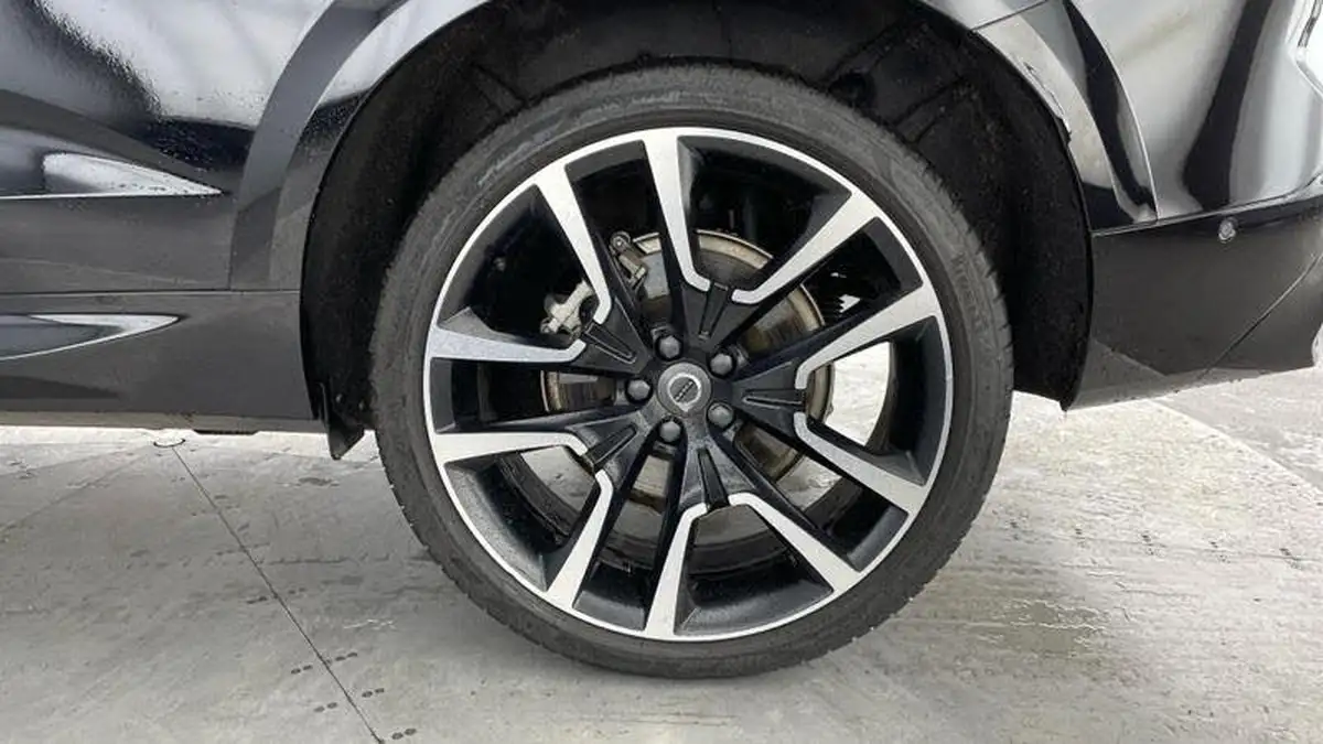 2024-volvo-xc60-20-t8-ultimate-dark-big-33