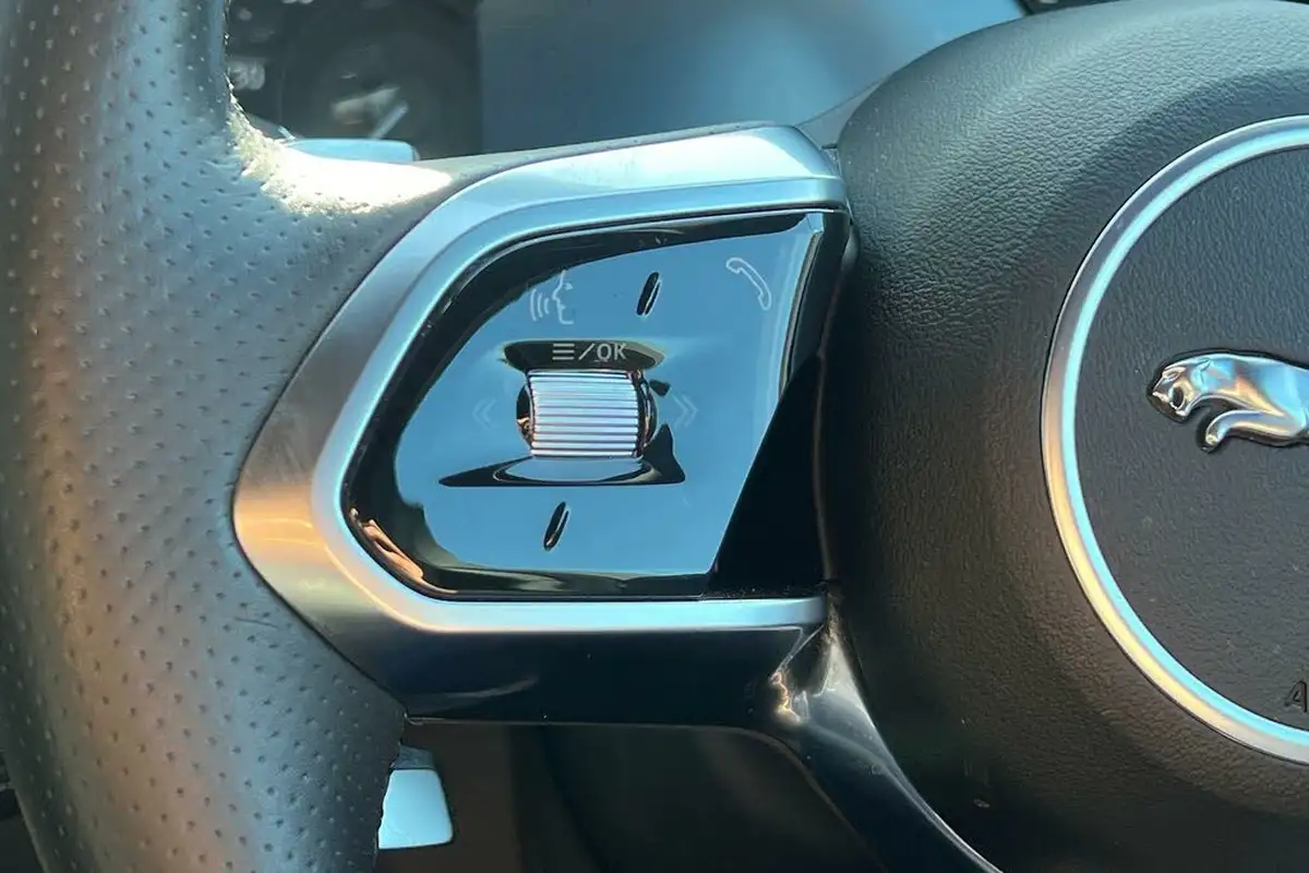 2020-jaguar-xe-20d-r-dynamic-s-big-45