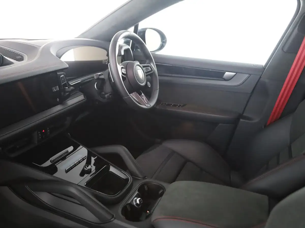 2024-porsche-cayenne-40-v8-gts-500ps-coupe-big-7