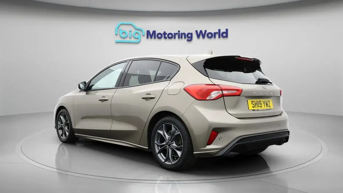 2019-ford-focus-15-st-line-ss-hatchback-big-5