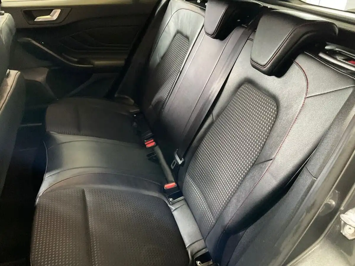 2019-ford-focus-15t-st-line-x-182ps-hatchback-big-27