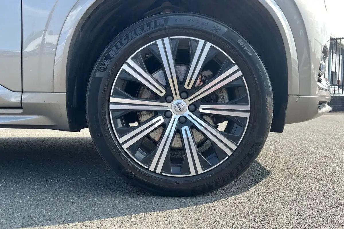 2022-volvo-xc90-20-t8-inscription-455bhp-big-4