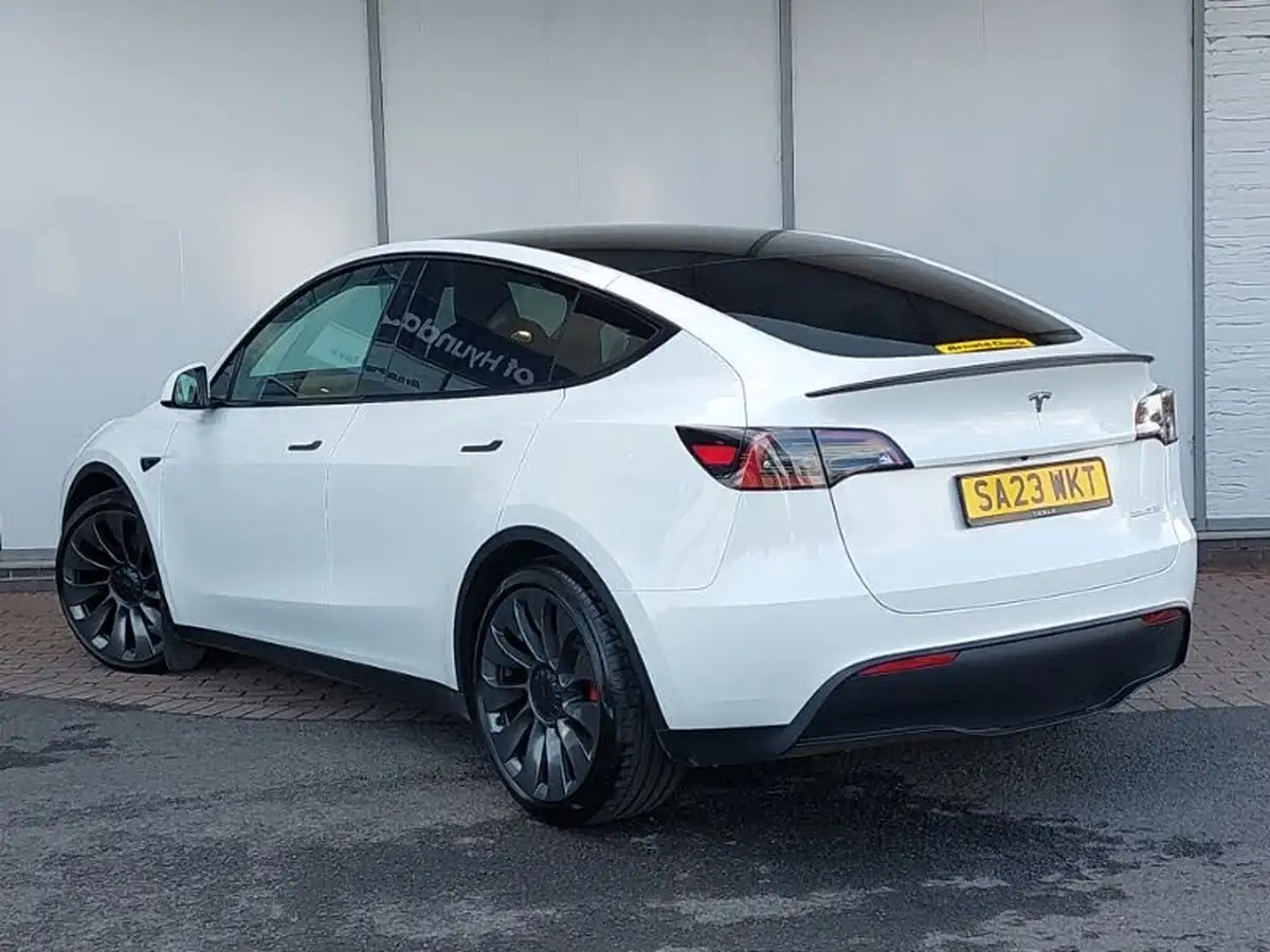2023-tesla-model-y-e-performance-big-1