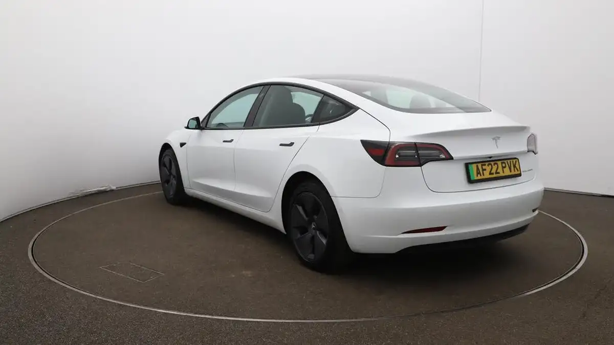 2022-tesla-model-3-e-long-range-big-62