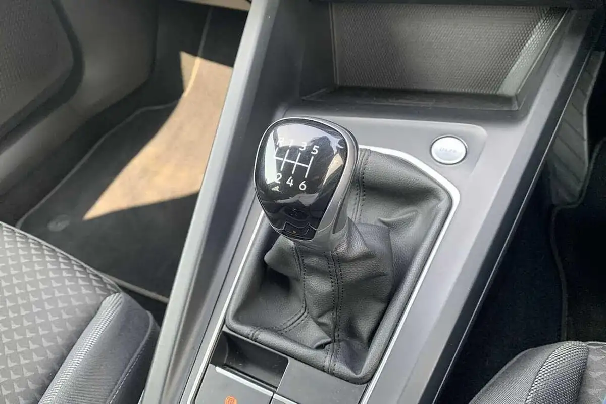 2022-volkswagen-golf-15-tsi-active-150ps-big-16
