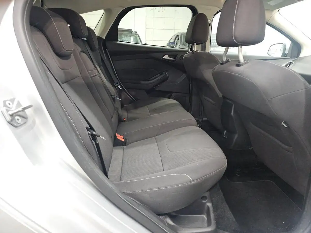 2012-ford-focus-16-titanium-ti-vct-125ps-hatchback-big-17