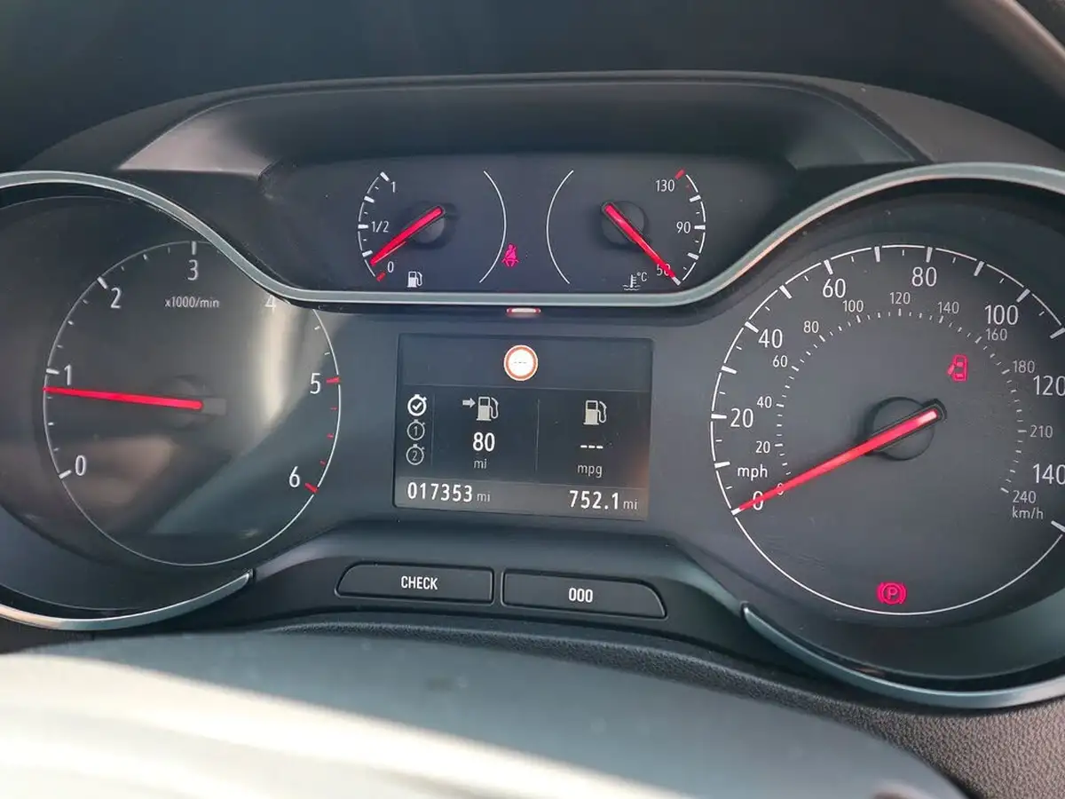 2019-vauxhall-crossland-x-15-tech-line-nav-big-6
