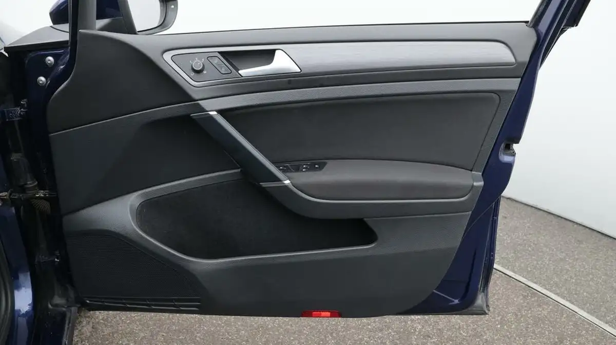 2019-volkswagen-golf-e-e-golf-big-15