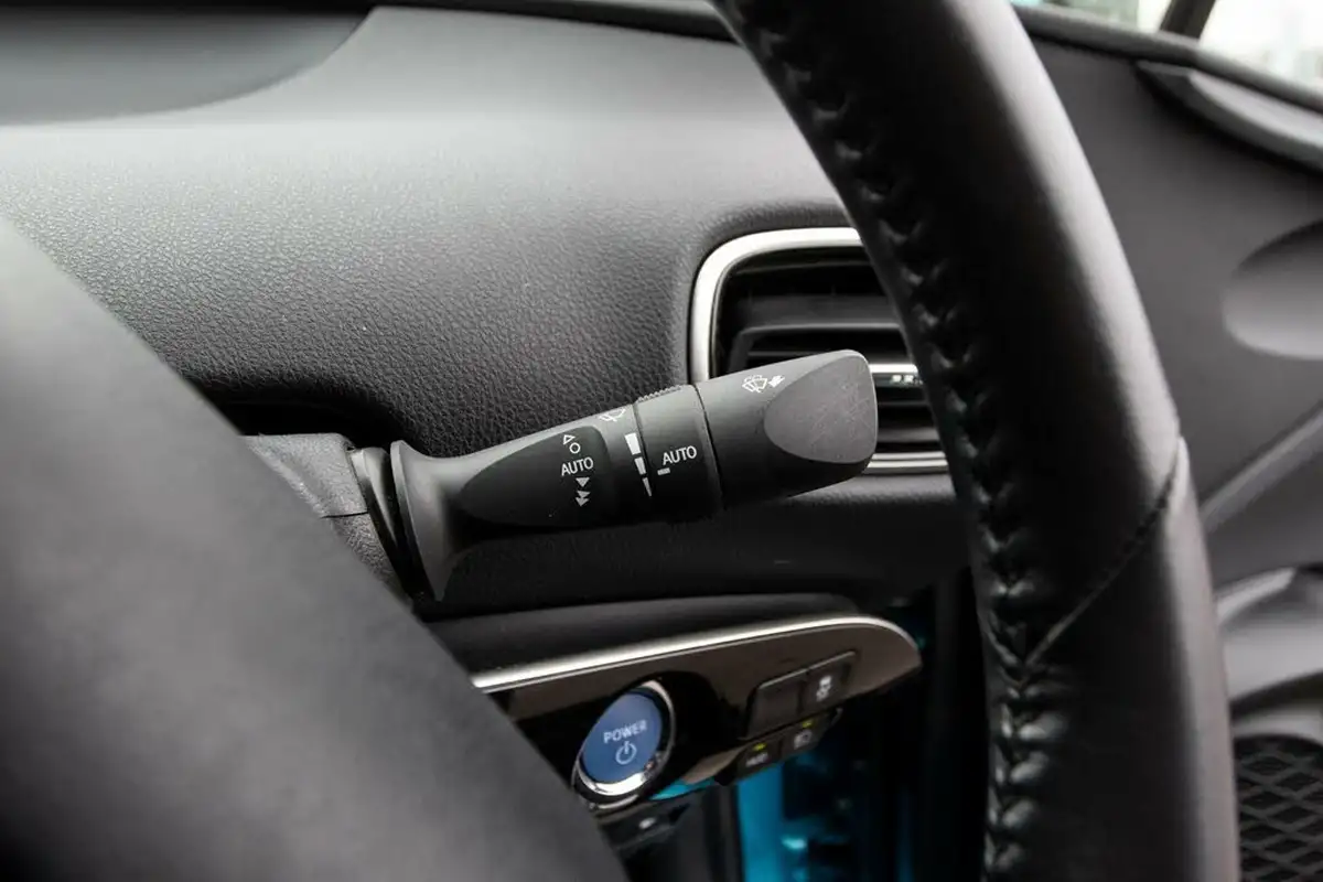 2017-toyota-prius-18-vvt-i-business-edition-plus-solar-roof-big-19