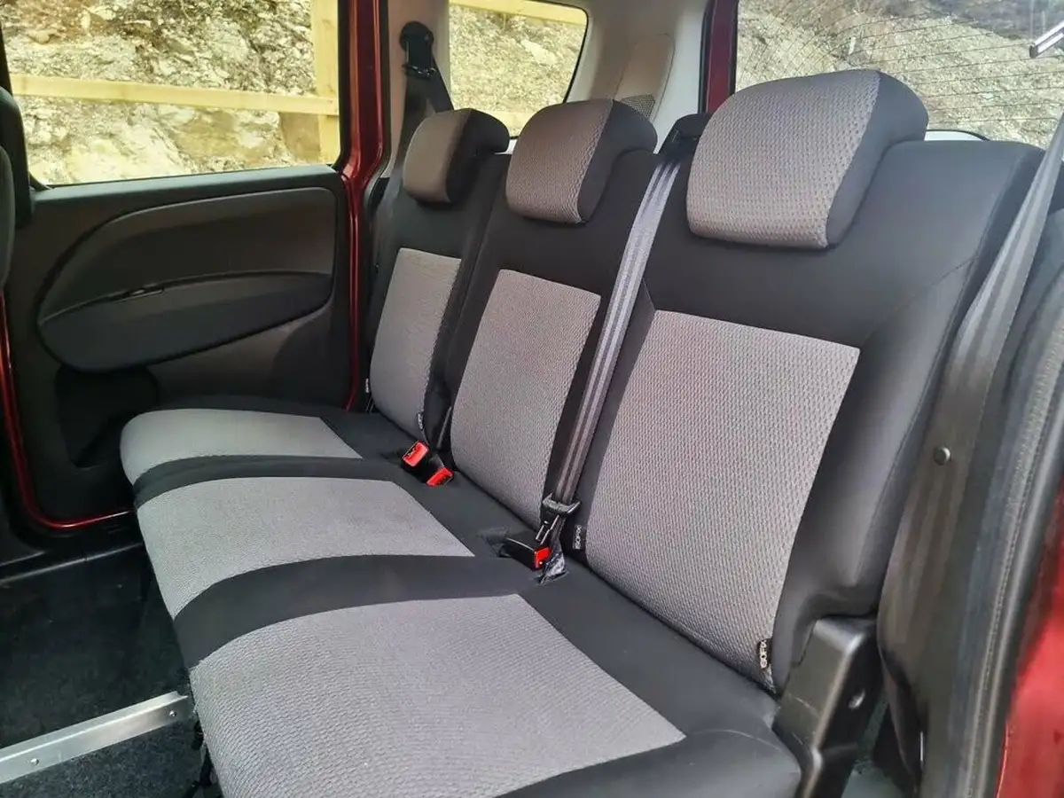 2018-fiat-doblo-16multijet-lounge-120bhp-big-18