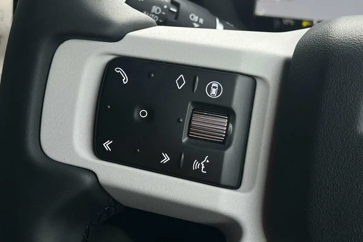 2024-land-rover-90-defender-30-d350-x-dynamic-se-big-38