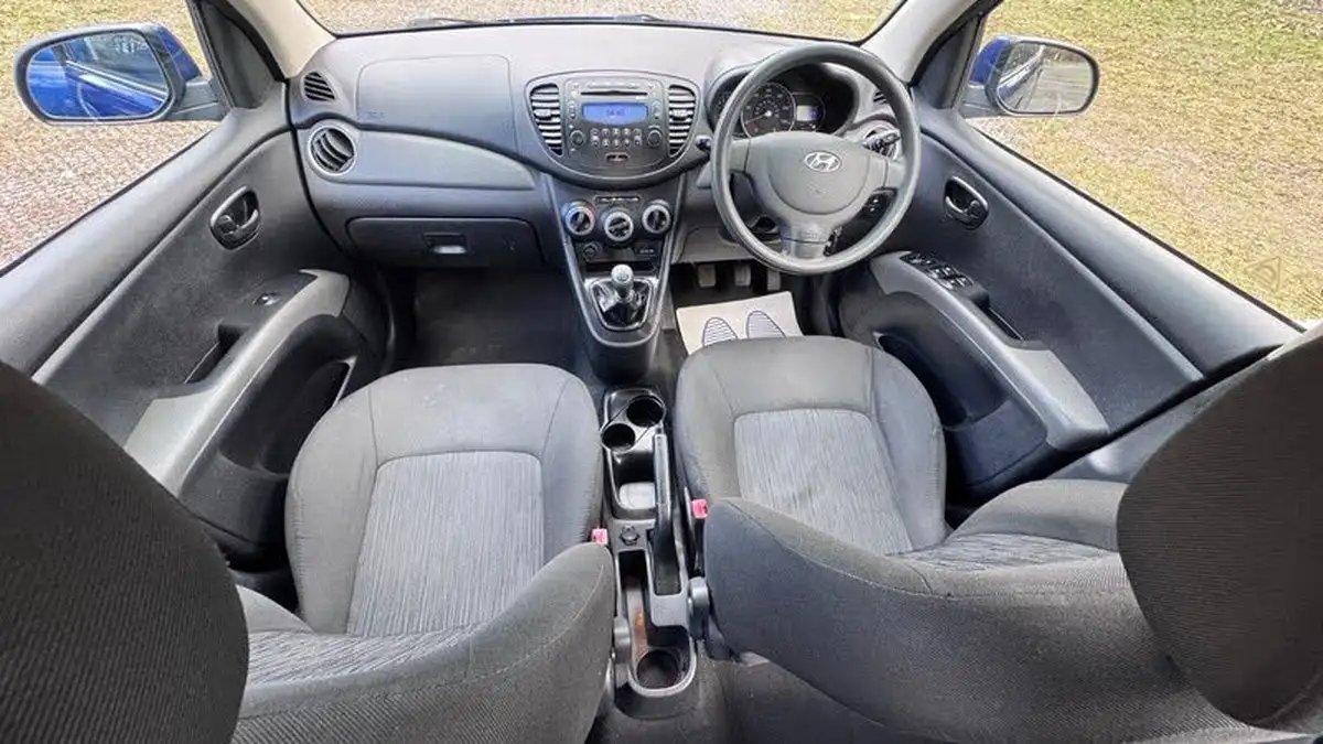 2011-hyundai-i10-12-active-big-24