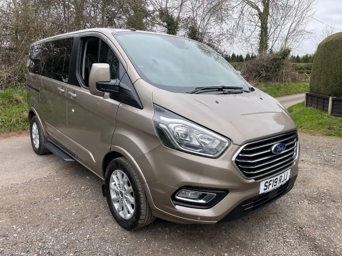 2019-ford-tourneo-custom-20tdci-310-l1-titanium-130ps-big-15