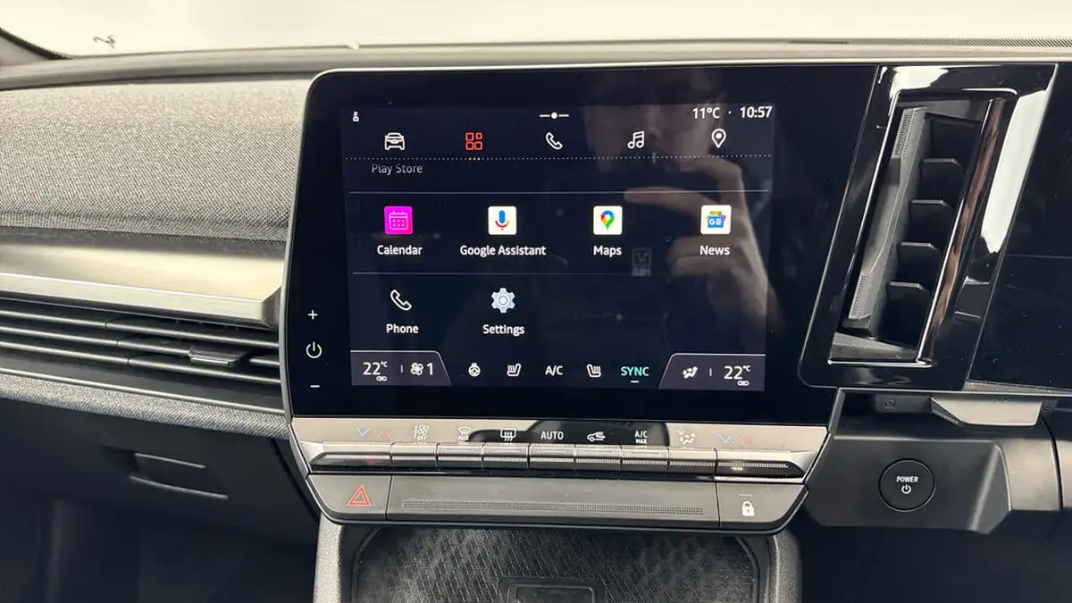 2023-renault-megane-e-tech-e-techno-big-16