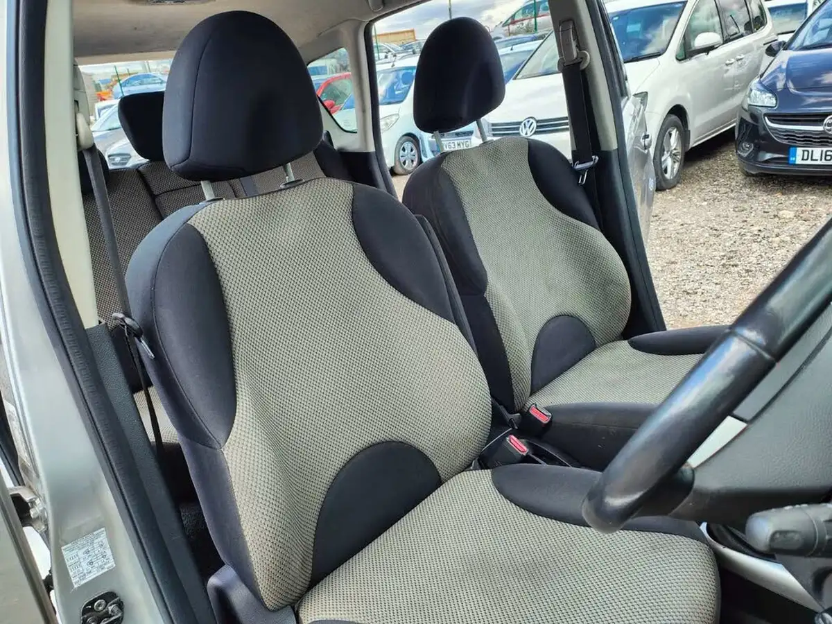 2011-nissan-note-14-n-tec-big-43
