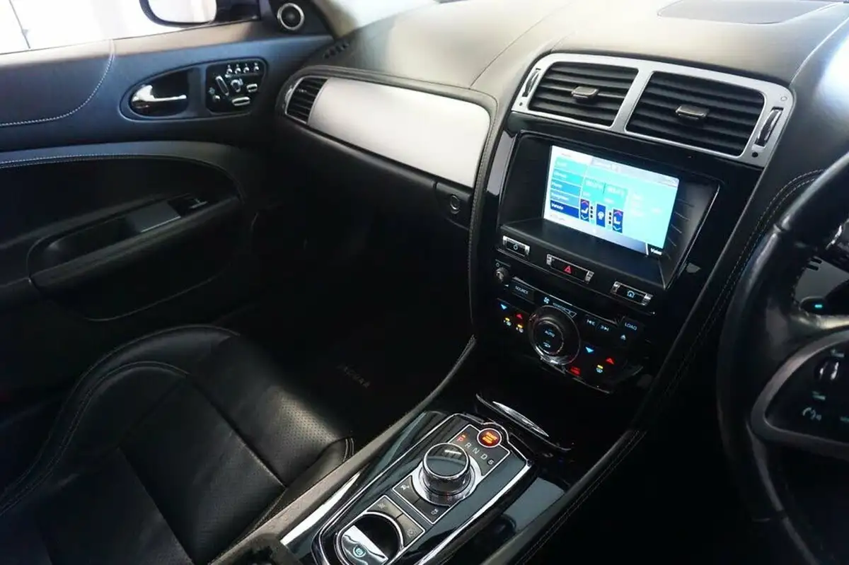 2013-jaguar-xk-50-portfolio-coupe-big-23