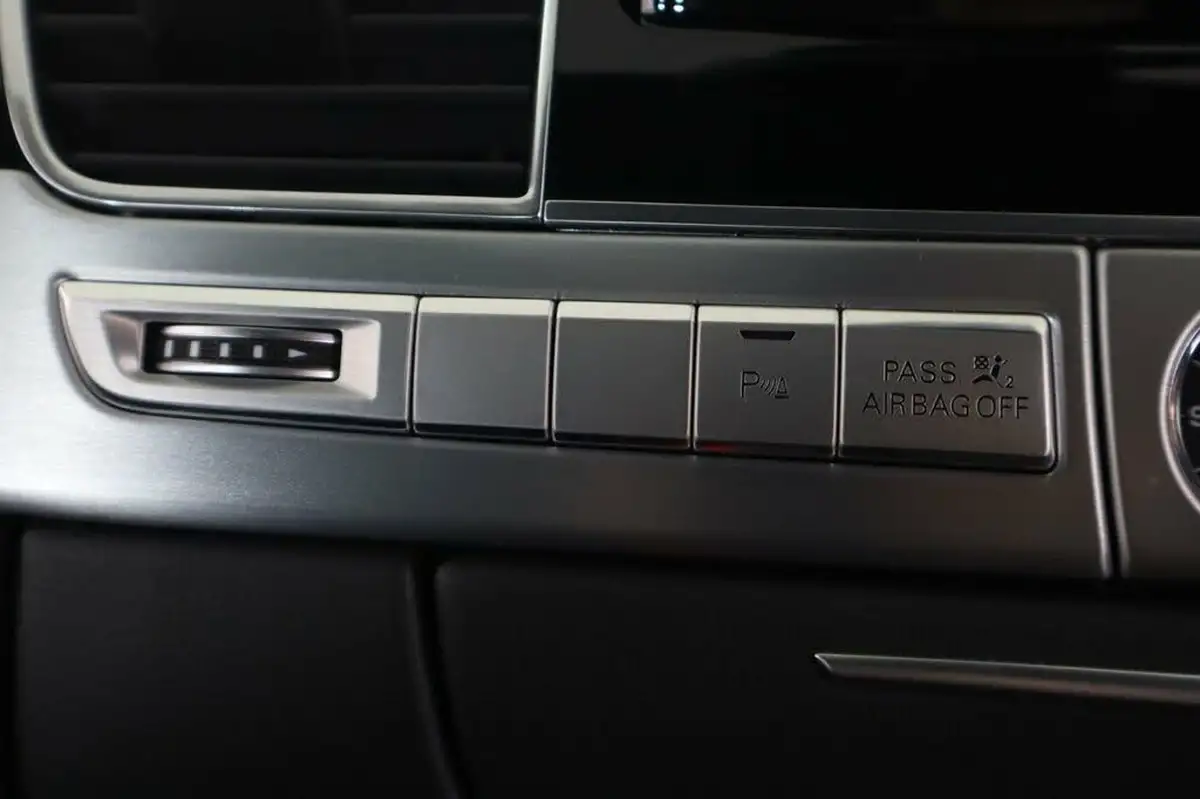 2017-audi-a8-30tdi-quattro-black-edition-big-27