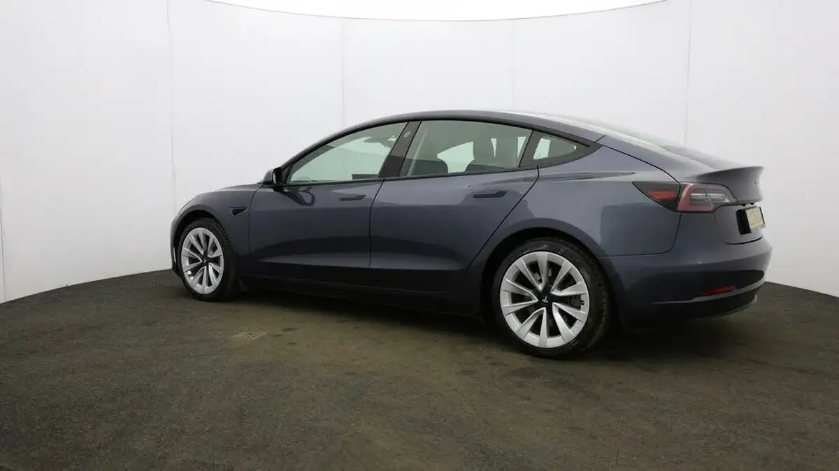 2020-tesla-model-3-e-long-range-big-65