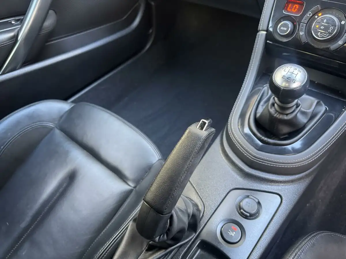 2015-peugeot-rcz-16-gt-156bhp-big-29