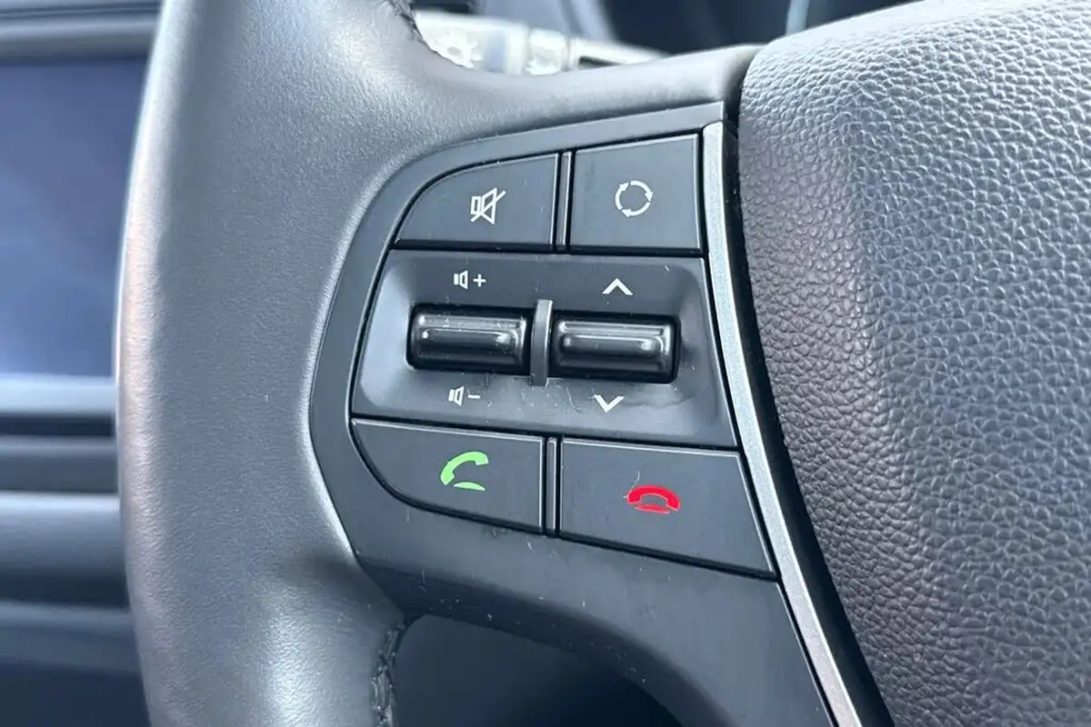 2017-hyundai-i20-12-premium-se-nav-big-25