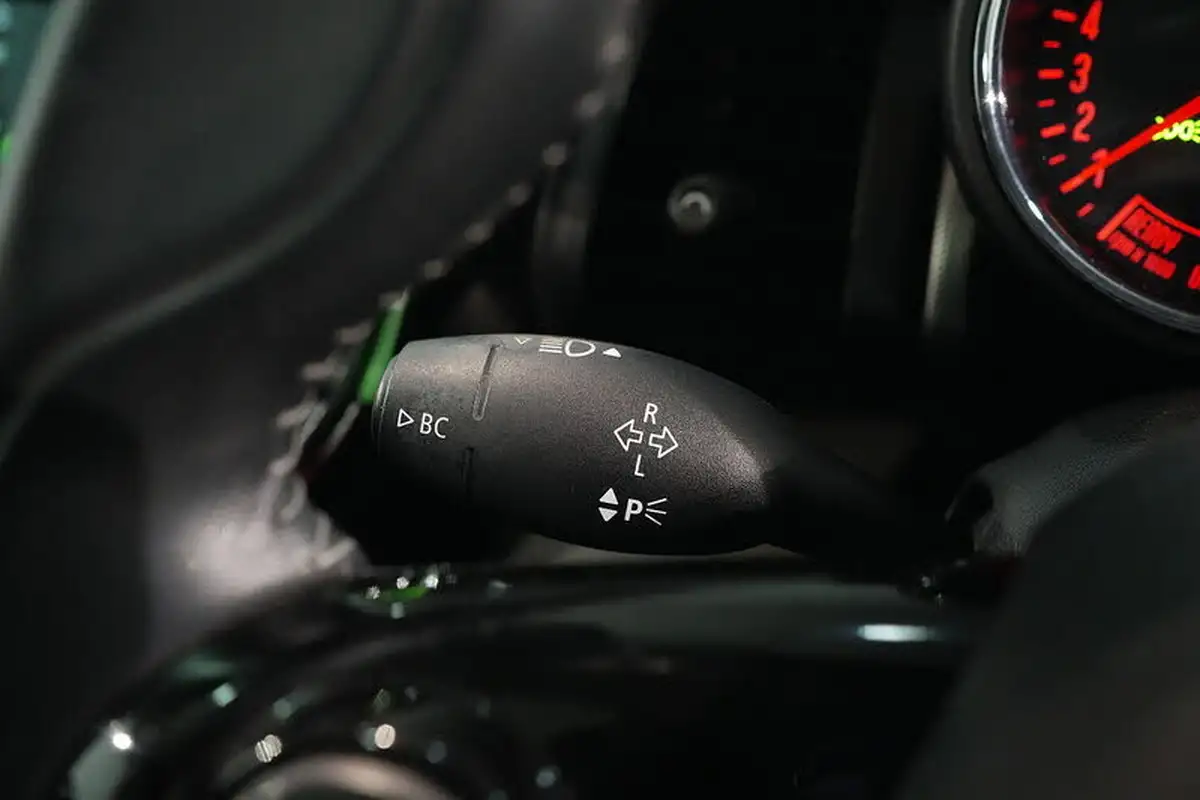 2019-mini-cooper-15-cooper-exclusive-134bhp-hatchback-3d-big-38