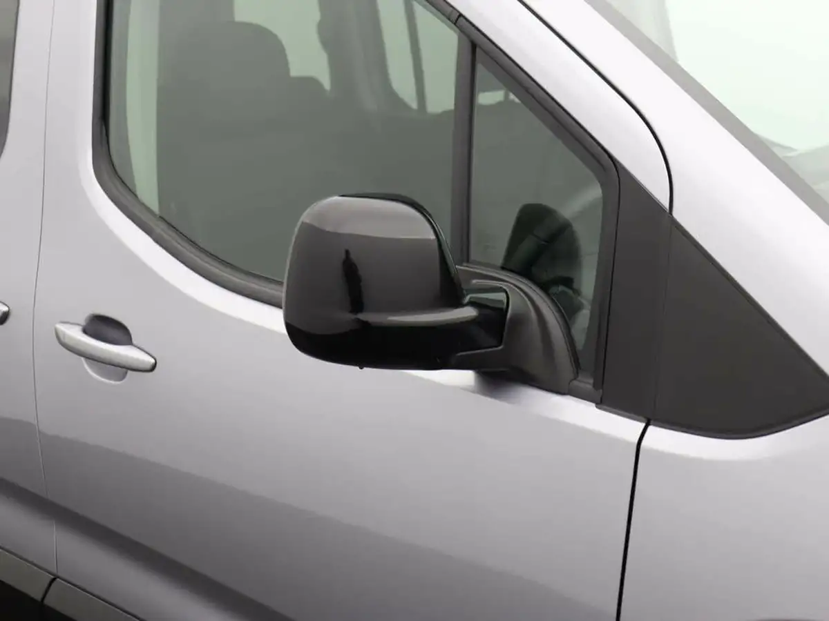 2024-vauxhall-combo-life-e-ultimate-big-52