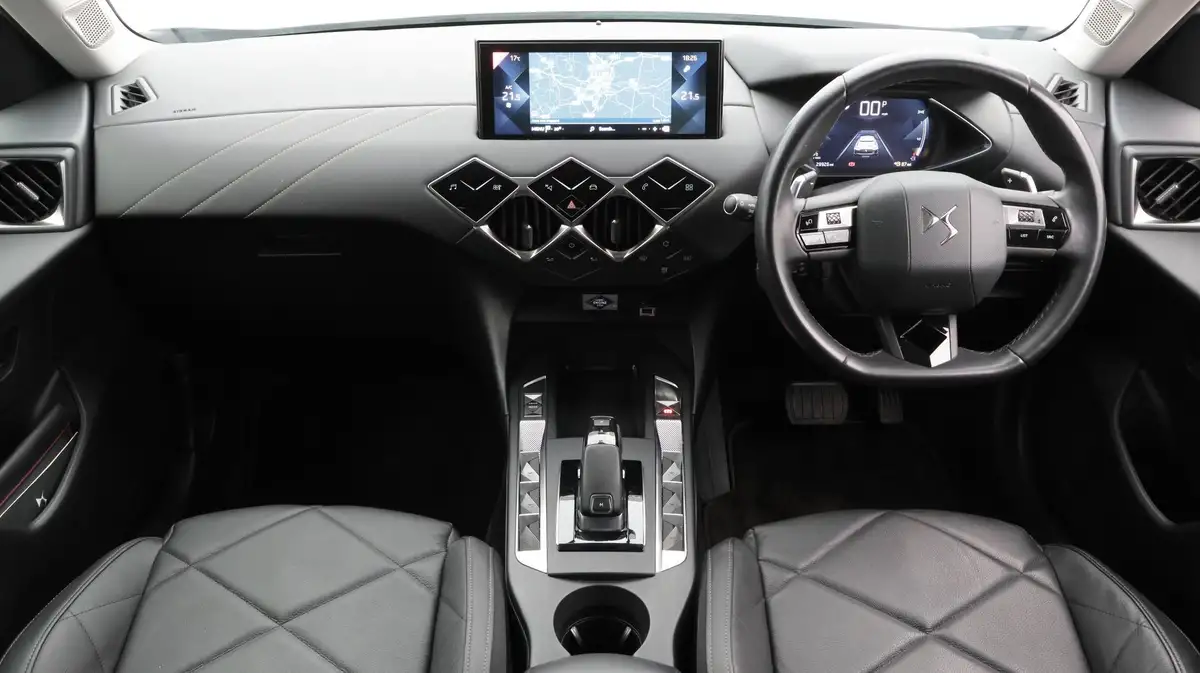 2022-ds-ds-3-crossback-12-puretech-rivoli-130ps-big-13