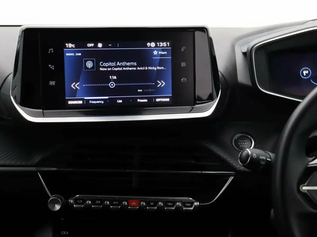 2020-peugeot-208-12-puretech-allure-100bhp-big-6