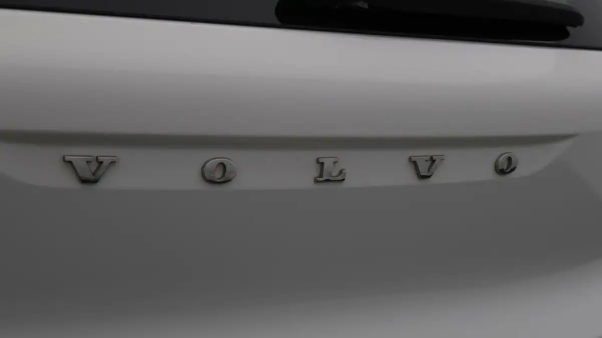 2020-volvo-xc40-20-b4-momentum-big-21