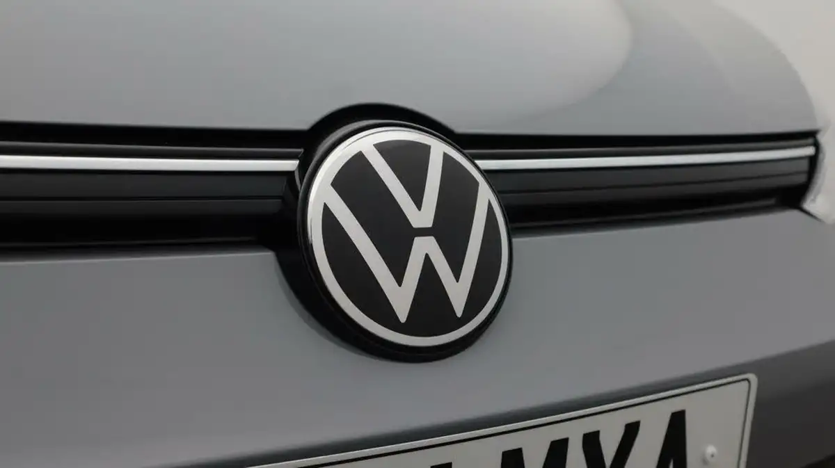 2022-volkswagen-golf-15-tsi-r-line-150ps-hatchback-big-22