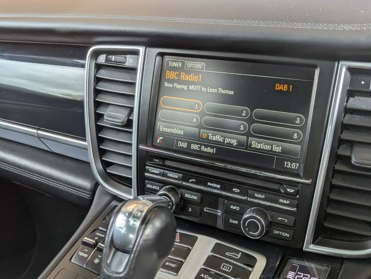 2015-porsche-panamera-30td-big-19