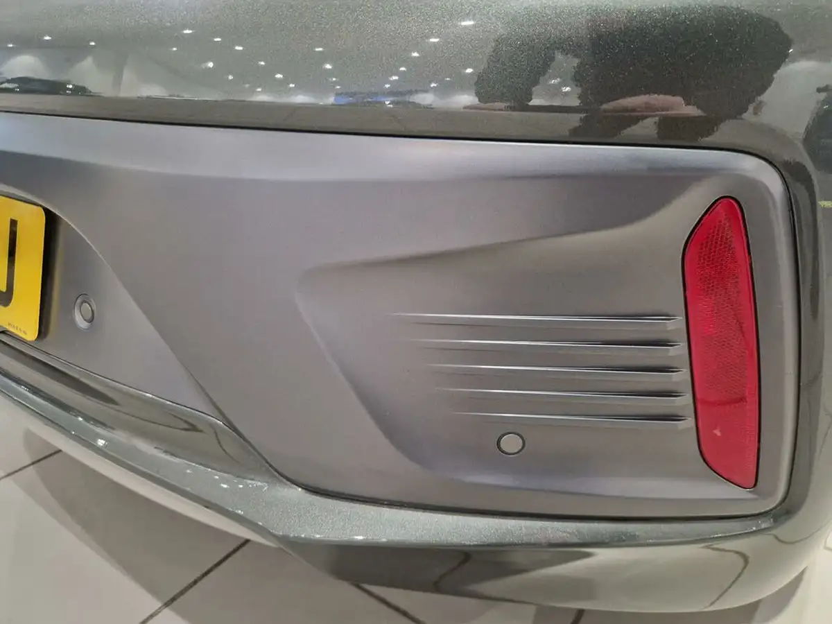 2022-hyundai-ioniq-e-premium-electric-big-47